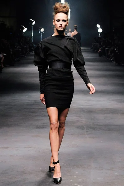 Look 15